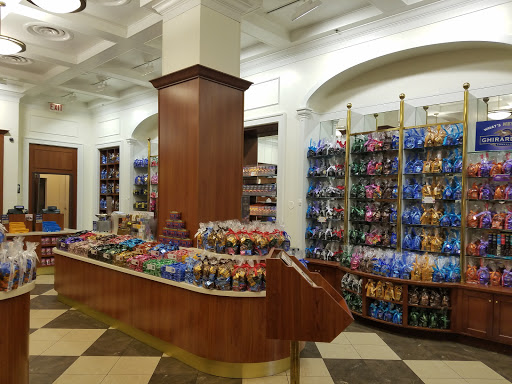 Chocolate Shop «Ghirardelli Ice Cream and Chocolate Shop», reviews and photos, 830 N Michigan Ave, Chicago, IL 60611, USA