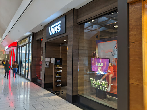 Shoe Store «Vans», reviews and photos, 2017 Stoneridge Mall Rd, Pleasanton, CA 94588, USA