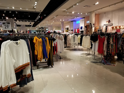 Clothing Store «Forever 21», reviews and photos, 21100 Dulles Town Cir, Dulles, VA 20166, USA