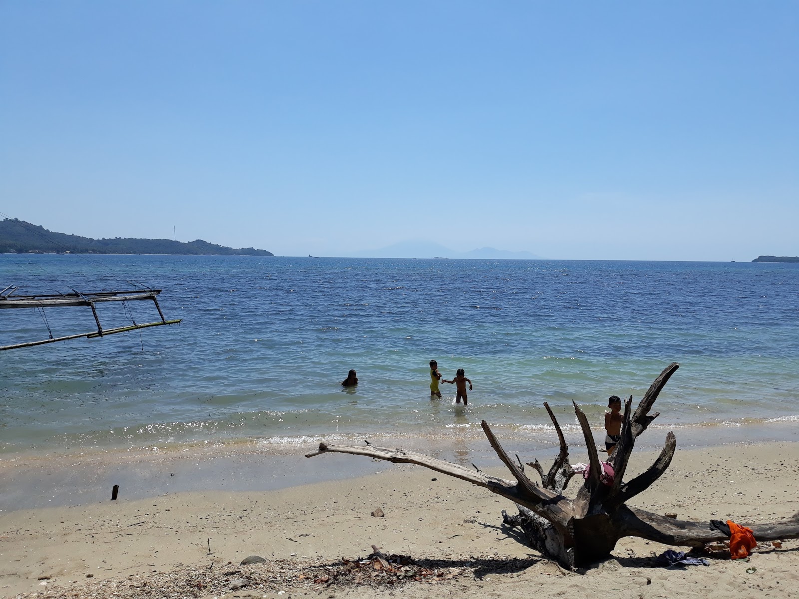 Laut Biru Beach'in fotoğrafı ve yerleşim