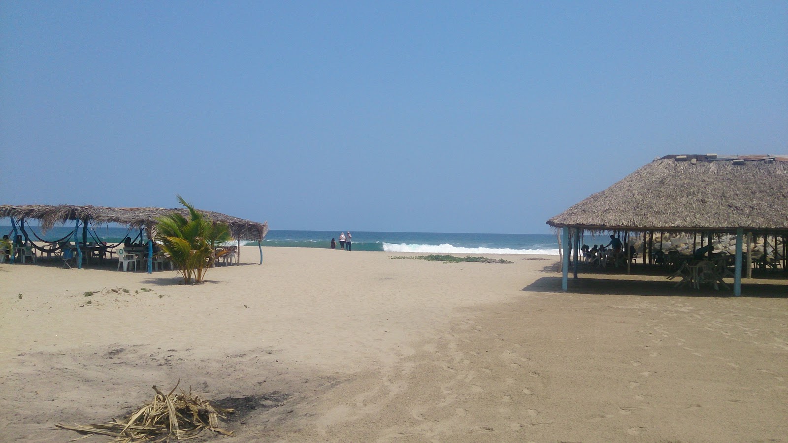 Zdjęcie Playa Cerro Hermoso poparte klifami