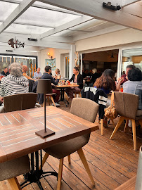 Atmosphère du Restaurant de fruits de mer LES VIVIERS - Restaurant à Rivedoux-Plage - n°18