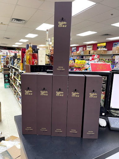 Liquor Store «Royal Liquor & Wine», reviews and photos, 1015 N Randall Rd, Elgin, IL 60123, USA