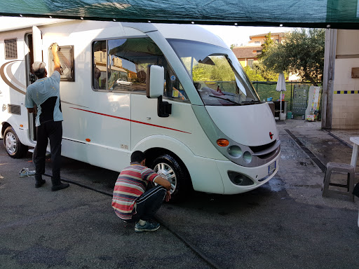 Autolavaggio a mano Roma