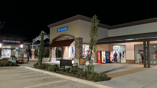 Clothing Store «Columbia Sportswear Outlet Store at Allen Premium Outlets», reviews and photos, 820 Stacy Rd #470, Allen, TX 75013, USA