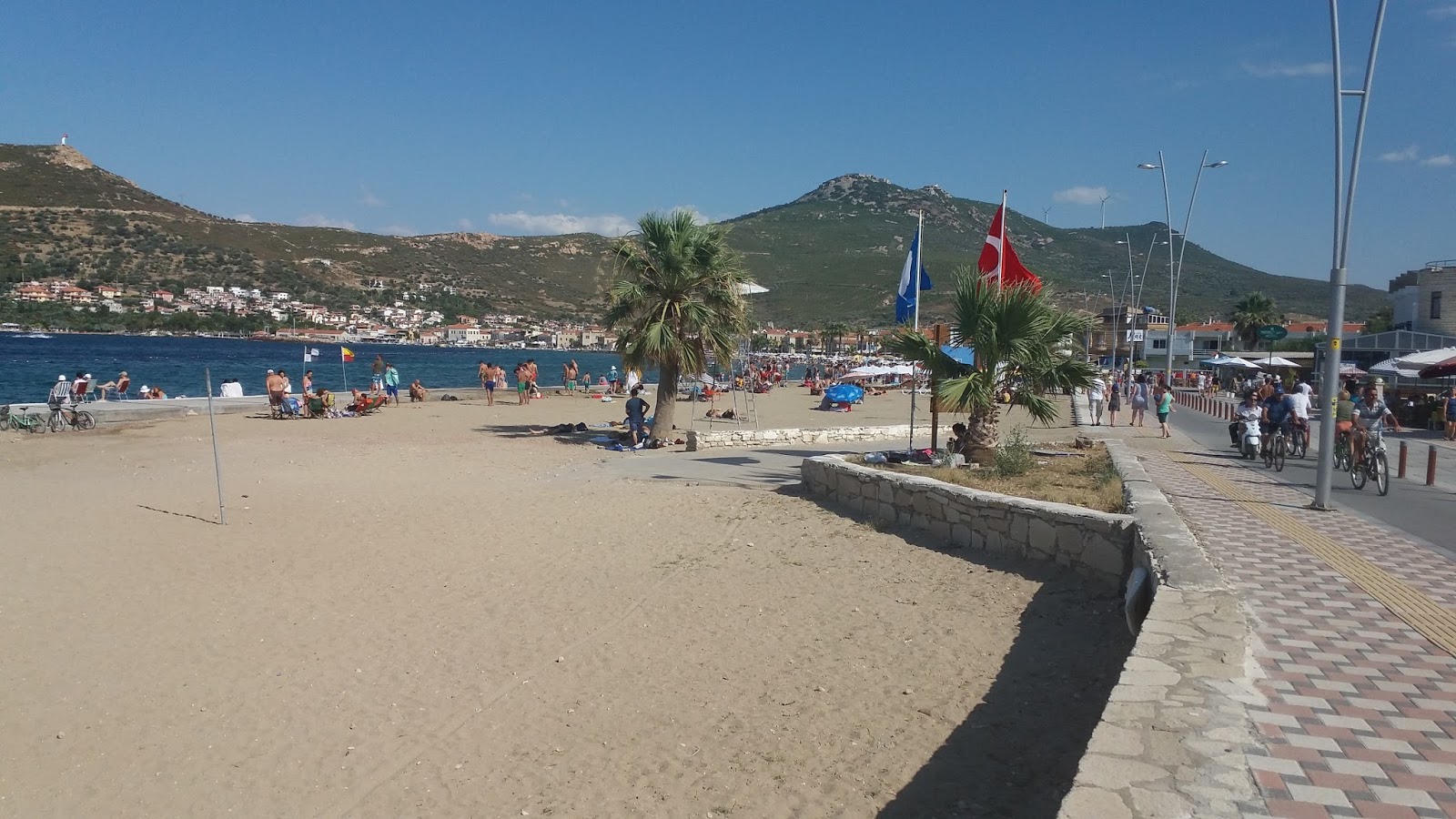 Yeni Foca Plaji的照片 带有宽敞的海岸
