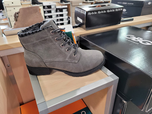 Shoe Store «DSW Designer Shoe Warehouse», reviews and photos, 314 Marketplace Mile, Plainfield, IN 46168, USA