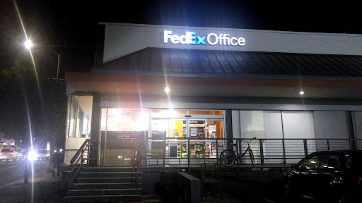 Print Shop «FedEx Office Print & Ship Center», reviews and photos, 12101 Ventura Blvd, Studio City, CA 91604, USA