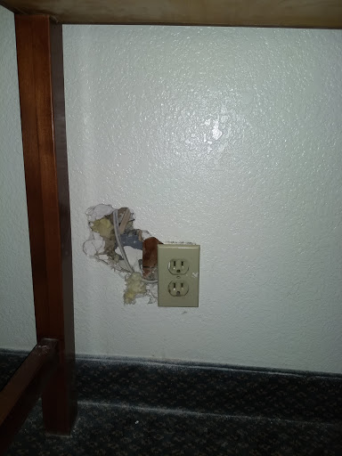 Super 8 by Wyndham SelmaFresno Area image