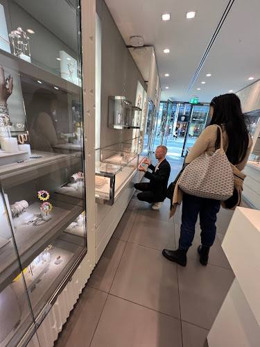 Rezensionen über Swarovski Boutique Genève in Genf - Juweliergeschäft
