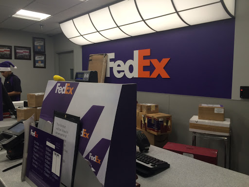 Shipping and Mailing Service «FedEx Ship Center», reviews and photos, 924 Florida Central Pkwy, Longwood, FL 32750, USA