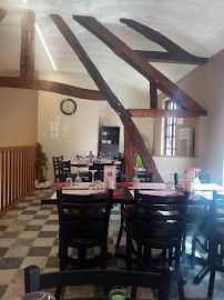 Atmosphère du Restaurant - Traiteur de la Mairie - Beaumesnil à Mesnil-en-Ouche - n°6