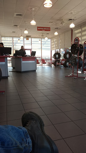 Tire Shop «Discount Tire Store - Longmont, CO», reviews and photos, 379 S Hover Rd, Longmont, CO 80501, USA