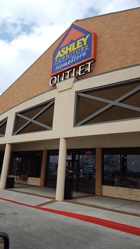 Furniture Store «Ashley Furniture HomeStore», reviews and photos, 651 Interstate 35 Business Loop, New Braunfels, TX 78130, USA