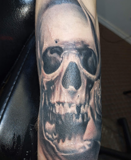 Explore chola tattoo ideas, creative tattoo ideas in Angola, available at Hoodlum Ink