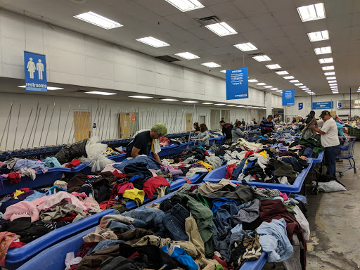 Thrift Store «Goodwill Clearance Outlet, Donation Center & Career Center», reviews and photos, 515 N 51st Ave, Phoenix, AZ 85043, USA