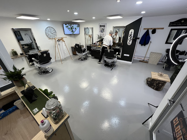 The Whitehouse Barbershop and Salon - Barber shop