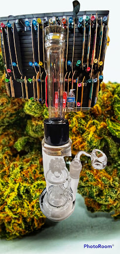 Tobacco Shop «Cherry Smoke & Skate Shop», reviews and photos, 418 Cherry Ave, Long Beach, CA 90802, USA