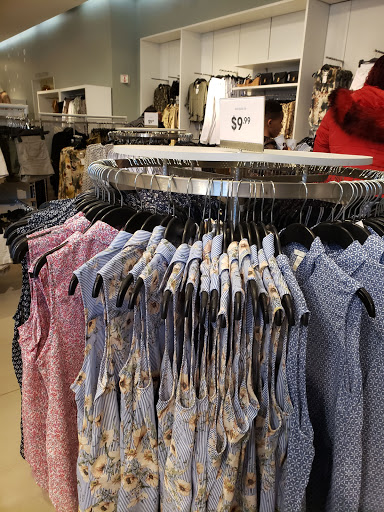 Shopping Mall «The Shops at Roosevelt Collection», reviews and photos, 150 W Roosevelt Rd, Chicago, IL 60605, USA