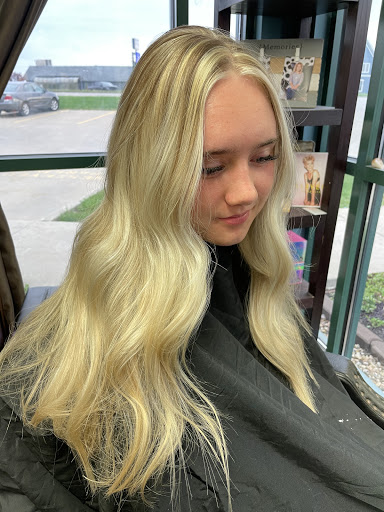 Hair Salon «Crave Salon», reviews and photos, 202 Blairs Ferry Rd NE, Cedar Rapids, IA 52402, USA