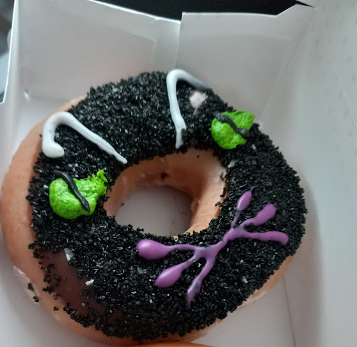 Donut Shop «Krispy Kreme South Charleston», reviews and photos, 42 Riverwalk Plaza McCorkle Ave, South Charleston, WV 25303, USA