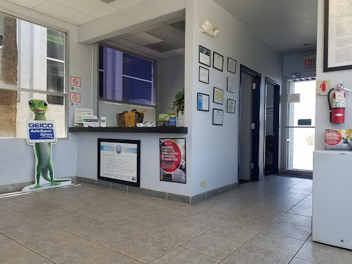 Auto Body Shop «Gerber Collision & Glass», reviews and photos, 1015 W Broadway Rd, Mesa, AZ 85210, USA