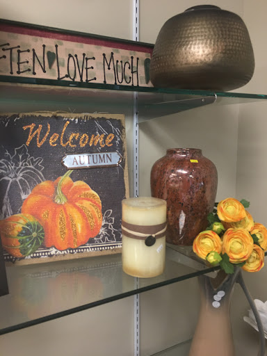 Thrift Store «Grannies Attic», reviews and photos, 1327 E Main, Puyallup, WA 98372, USA