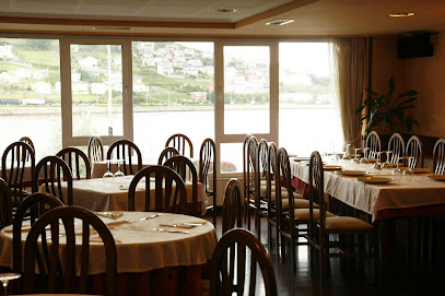 The Estuary Meson Restaurant - Av. Ferrol, 13, 27869 Viveiro, Lugo, Spain