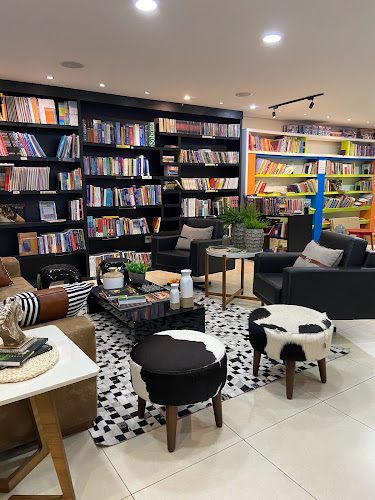 Horário de funcionamento de Lemos & Cruz - Livraria, Papelaria & Café