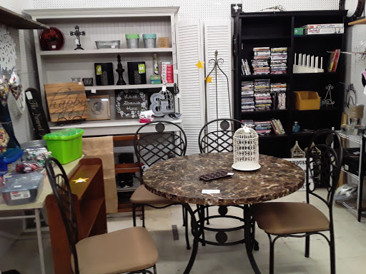 Flea Market «Traderbakers Flea Market», reviews and photos, 2080 Burton Ln, Martinsville, IN 46151, USA