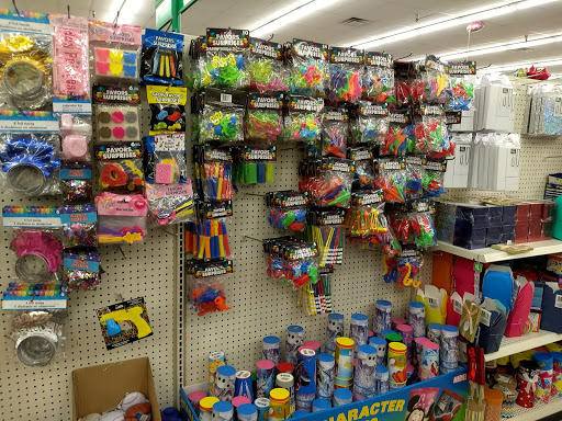 Dollar Store «Dollar Tree», reviews and photos, 1549 NE 145th St, Seattle, WA 98155, USA