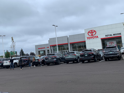 Toyota Dealer «Royal Moore Toyota», reviews and photos, 1415 SE River Rd, Hillsboro, OR 97123, USA