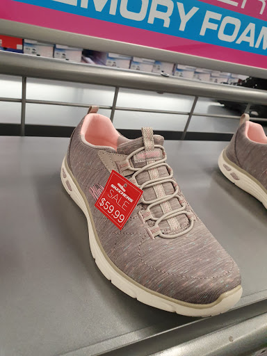 Shoe Store «SKECHERS Factory Outlet», reviews and photos, 4000 Baldwin Rd, Auburn Hills, MI 48326, USA
