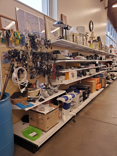 Clothing Store «St. Vincent de Paul Retail Thrift Store», reviews and photos, 333 Pacific Hwy W, Junction City, OR 97448, USA