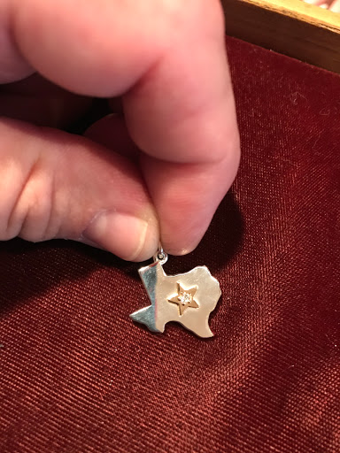 Jewelry Store «James Avery Jewelry», reviews and photos, 2900-C W Anderson Ln, Austin, TX 78757, USA