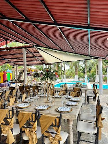 SENDEROS. Local de fiestas