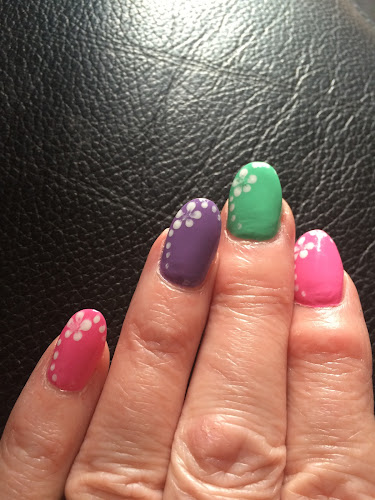 Reviews of Modern Nails in Stoke-on-Trent - Beauty salon