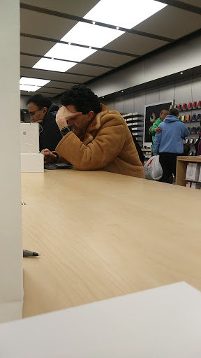 Computer Store «Apple King of Prussia», reviews and photos, 160 N Gulph Rd, King of Prussia, PA 19406, USA