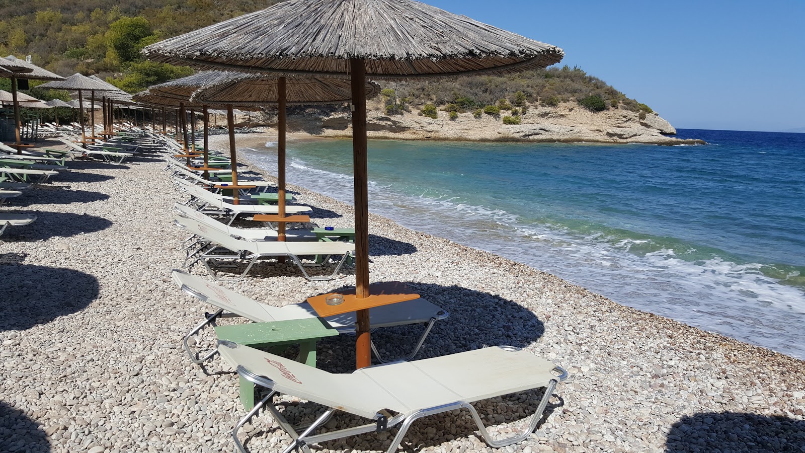 Fotografie cu Vrelos Beach zonă de stațiune de pe plajă