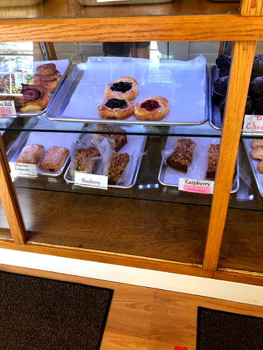 Donut Shop «Village Donut Shop & Bakery», reviews and photos, 1246 Roosevelt Trail, Raymond, ME 04071, USA