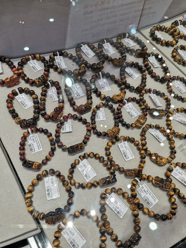 Stores to buy fashion jewelry Phuket