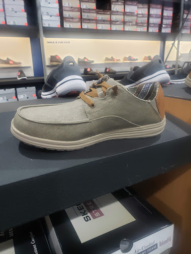 Shopping Mall «Edgewood Shopping Center», reviews and photos, 153 E Gladstone St, Azusa, CA 91702, USA