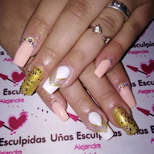 Uñas Esculpidas Alejandra - Las Piedras