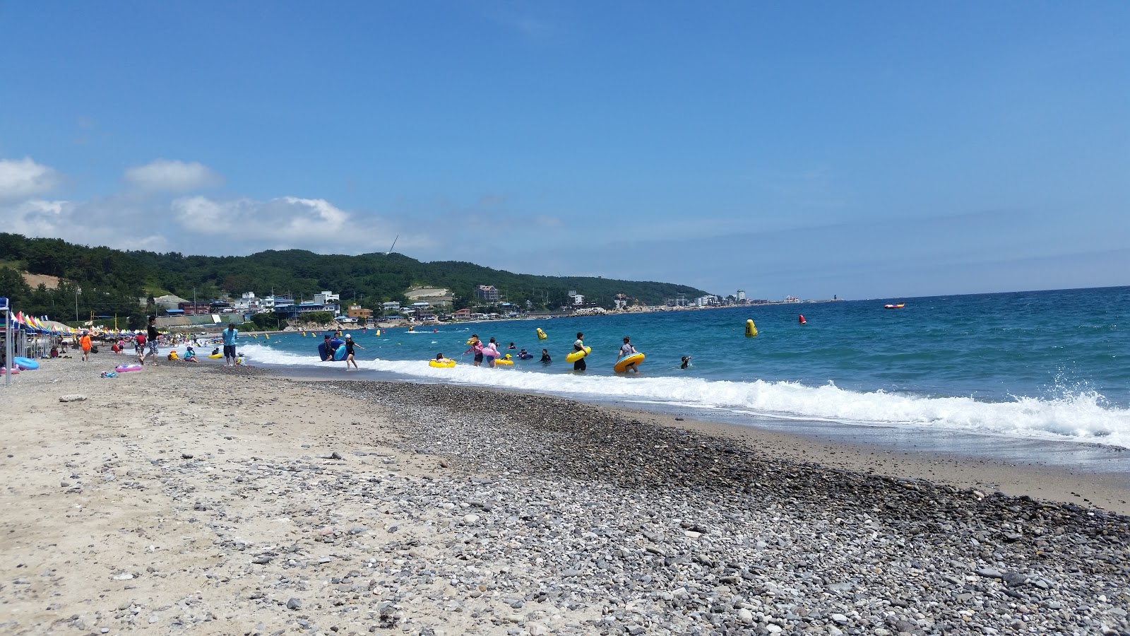 Foto van Oryu Beach met grijze kiezel oppervlakte