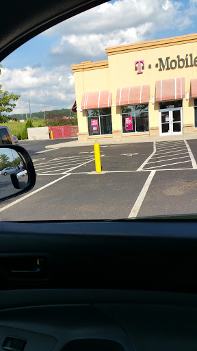 Cell Phone Store «T-Mobile», reviews and photos, 1359 River Valley Cir S, Lancaster, OH 43130, USA