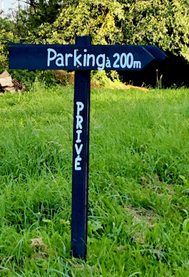 Parking du Château de Montmartin à Huanne-Montmartin
