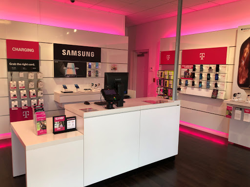 Cell Phone Store «T-Mobile», reviews and photos, 1960 SE Lund Ave #110, Port Orchard, WA 98366, USA