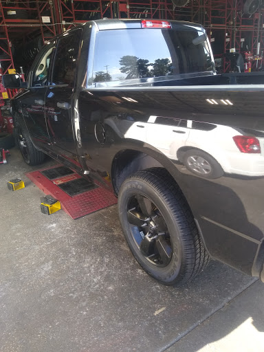 Tire Shop «Discount Tire Store - Las Vegas, NV», reviews and photos, 4431 N Rancho Dr, Las Vegas, NV 89130, USA