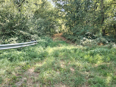 Entrée du chemin à Lapeyrouse