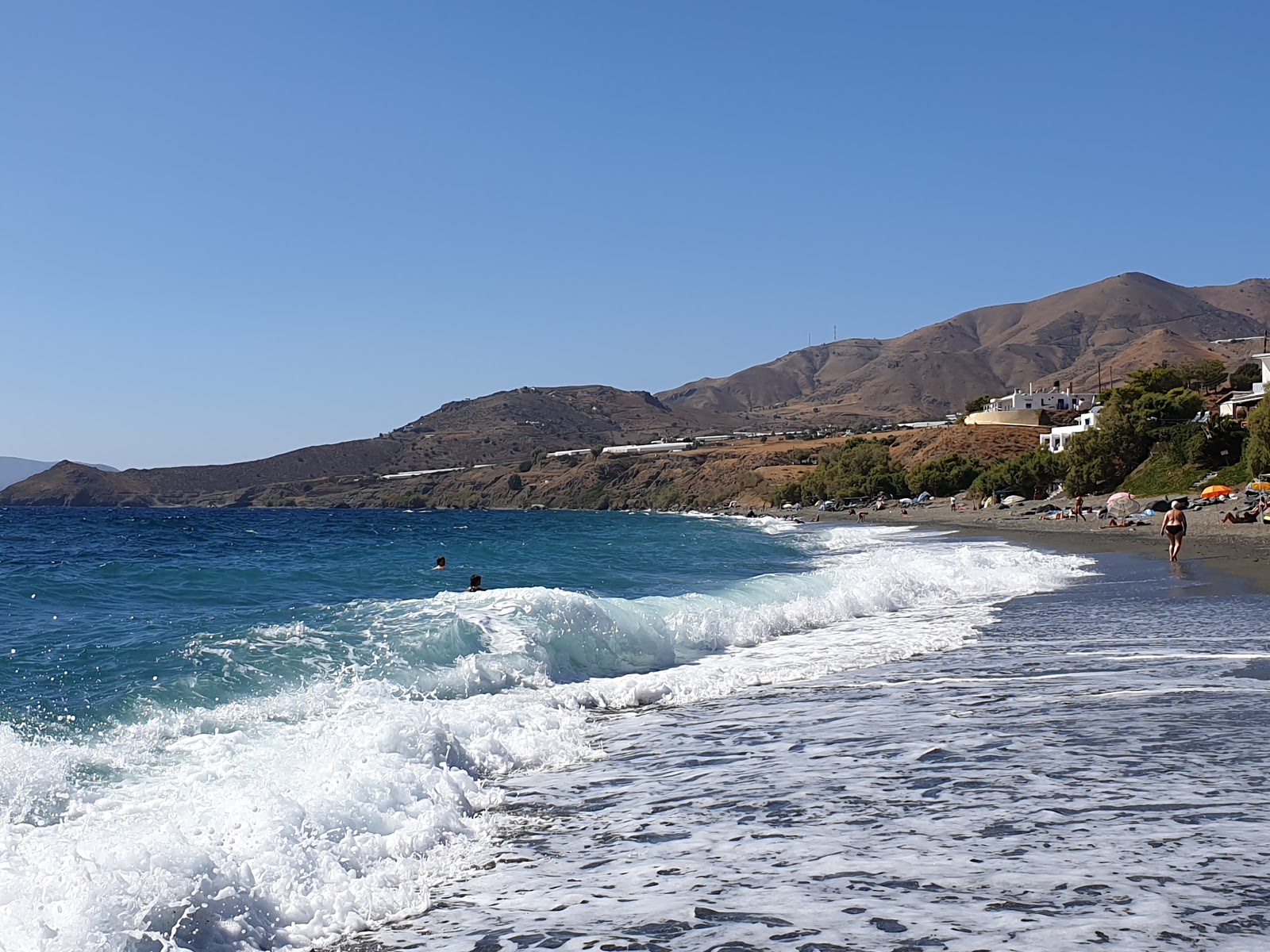 Photo de Dyskos beach avec rivage droit, long